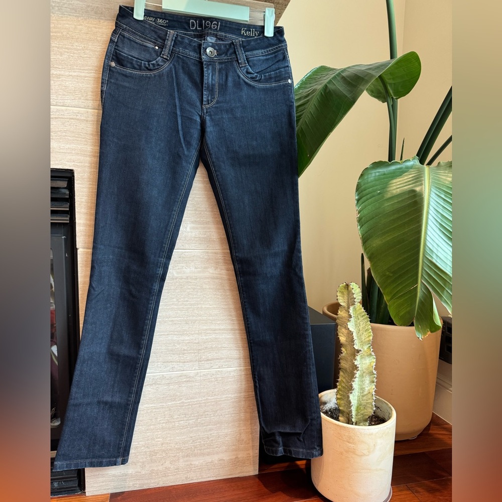 LAST CHANCE DL1961 Kelly Slim Straight Jeans